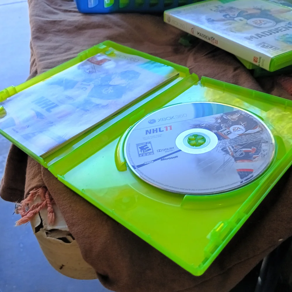 Microsoft Xbox 360 NHL 11 Game - Green Case